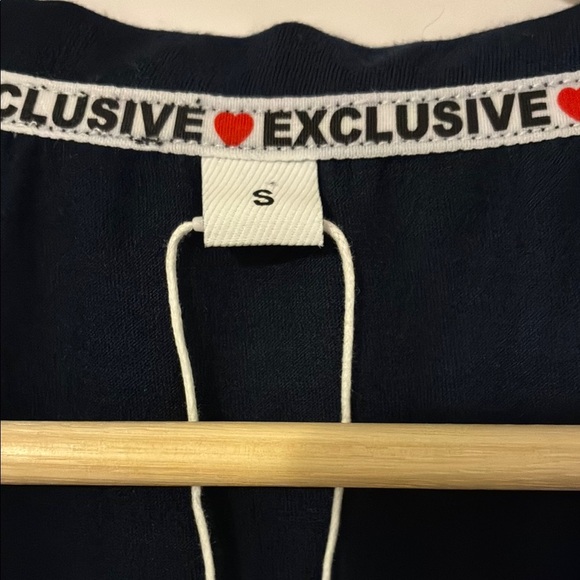 NWT Navy Blue Dandelion Print Women's Top small - Picture 2 of 6